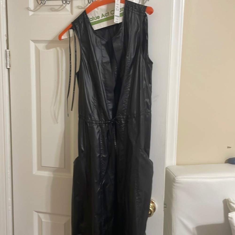 Black cape Bebe, New with tags